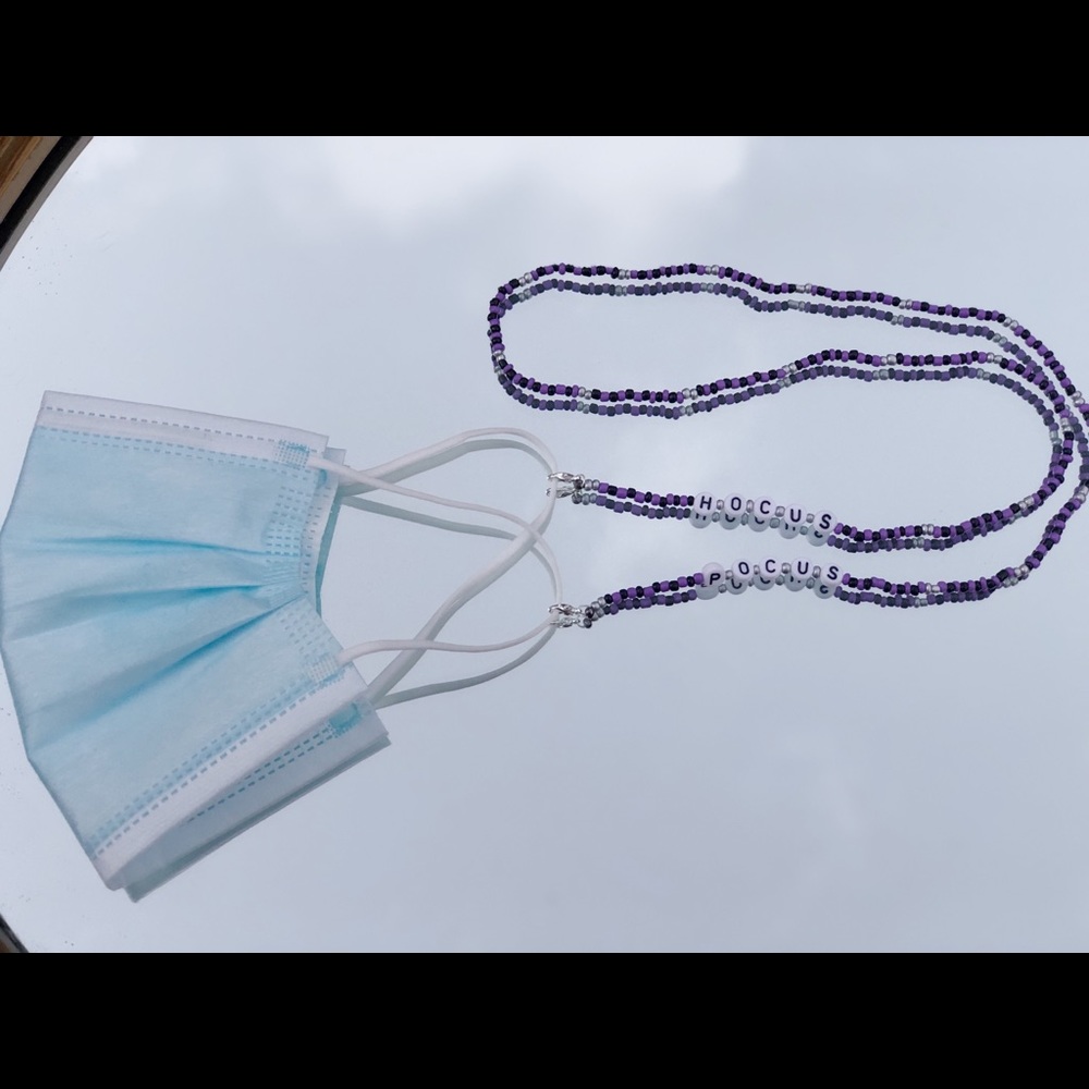 Mask Necklace Chain Holder